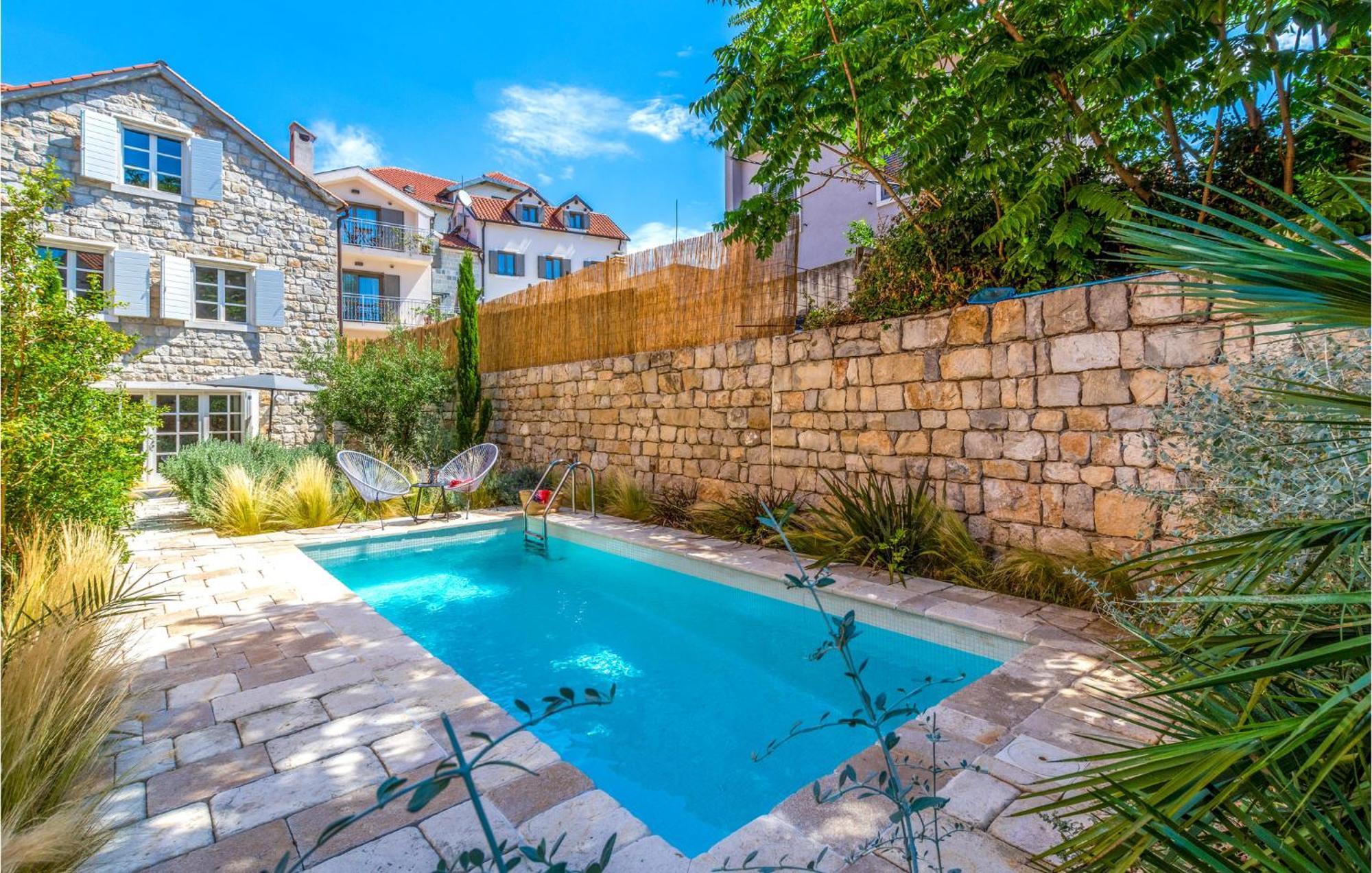 Stunning Home In Split With Outdoor Swimming Pool Exterior foto